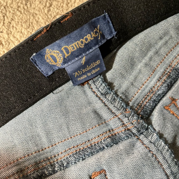 Women’s Skinny Jeans - Picture 3 of 4